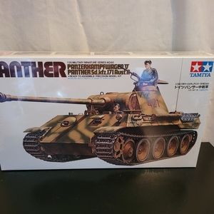 Tamiya German Panther 1/35 Tank Panzerkampfwagen V Model Kit 35065